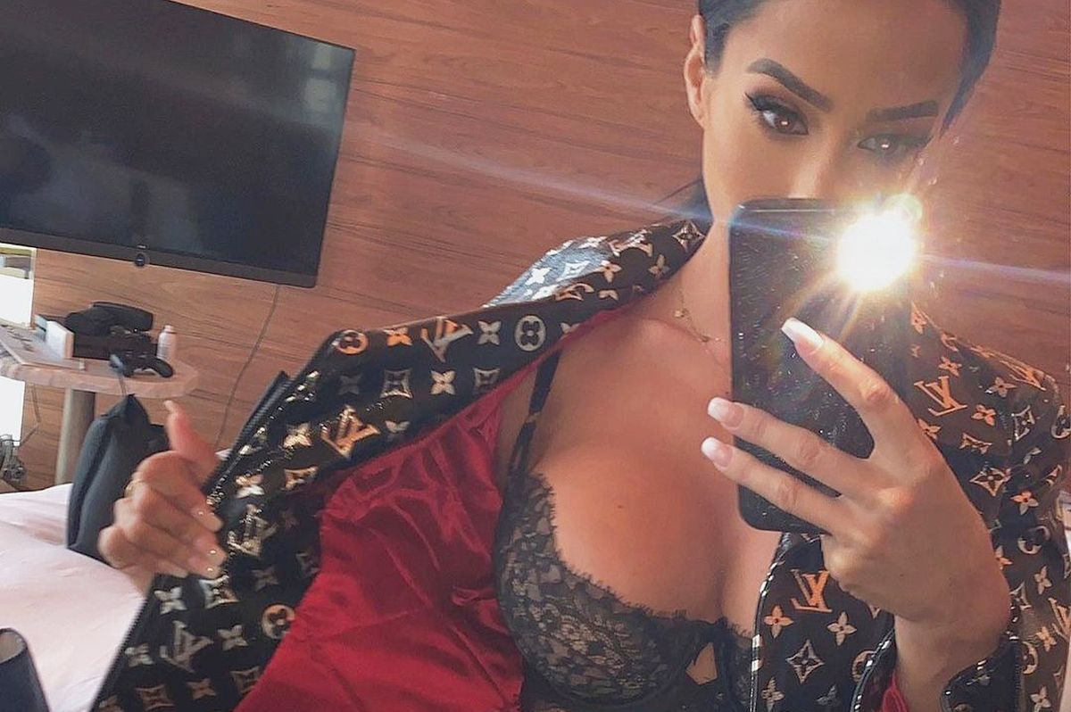 Costumaţie virală la aniversare » Cum s-a afișat iubita unui fost star de la Real Madrid la 32 de ani