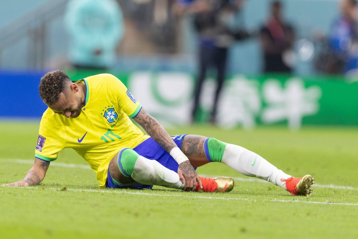 Brazilia e în alertă: Neymar, în lacrimi pe bancă! A părăsit terenul și a acuzat dureri, după ce a fost „vânat” de sârbi + prima reacție a doctorului
