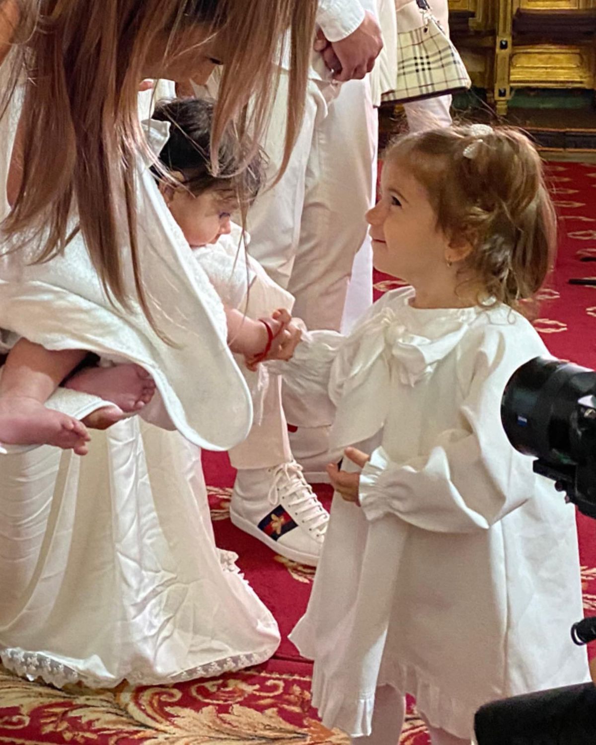 Petrecere în vremea Mondialului: Florinel Coman și Ioana și-au botezat fetița cu nume „pur” » Denis și Vanessa Drăguș au fost nași