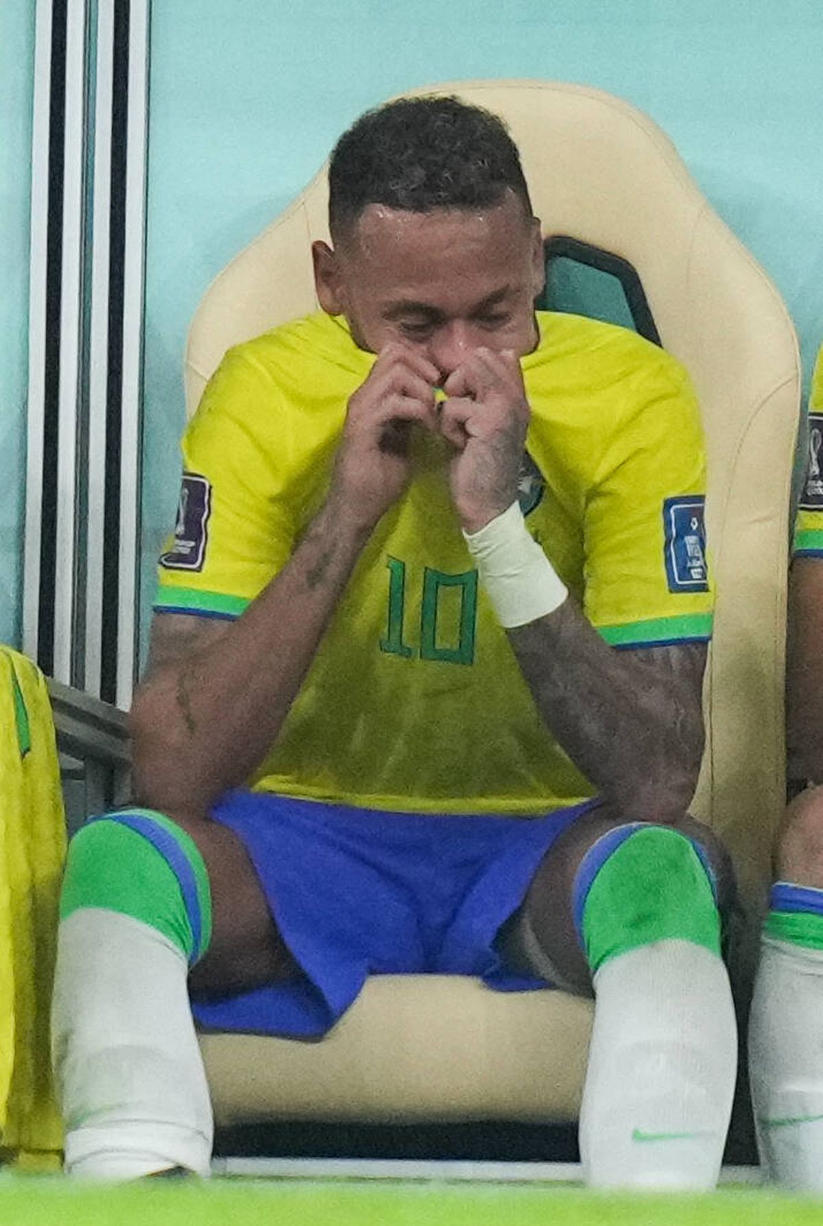 Brazilia e în alertă: Neymar, în lacrimi pe bancă! A părăsit terenul și a acuzat dureri, după ce a fost „vânat” de sârbi