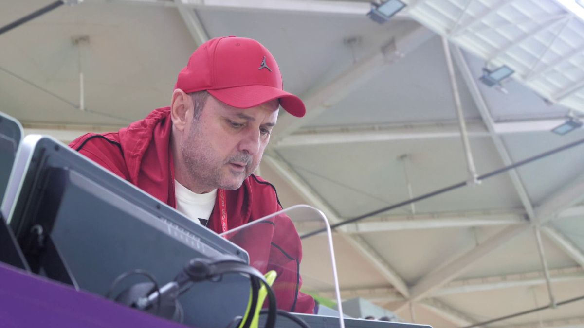 Ce l-a impresionat și ce l-a șocat la Mondial pe Emil Hossu-Longin: „Merită toți banii!” » Reportaj GSP pe stadion, la postul lui de comentator TVR