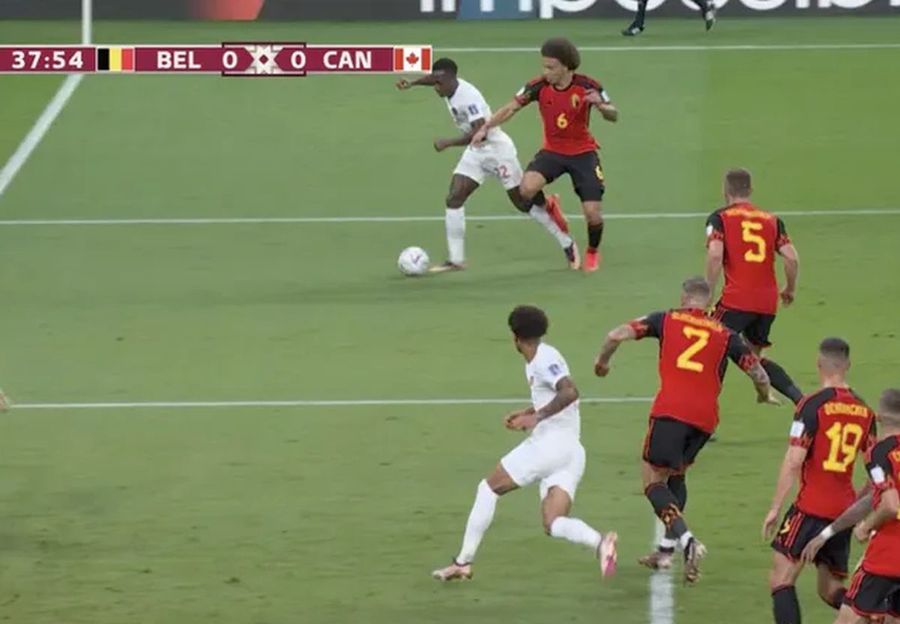 Witsel l-a împiedicat pe Laryea, dar intervenția nu a fost taxată // sursă foto: goal.com Arbitrul suspendat pentru corupție i-a șocat pe Fabregas și Bernardeschi, cu prestația de la Mondial: „Nu e posibil așa ceva! O nedreptate”