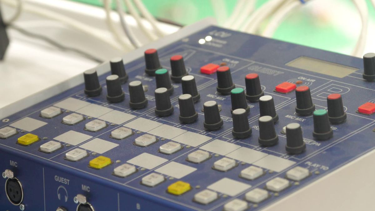 Ce l-a impresionat și ce l-a șocat la Mondial pe Emil Hossu-Longin: „Merită toți banii!” » Reportaj GSP pe stadion, la postul lui de comentator TVR