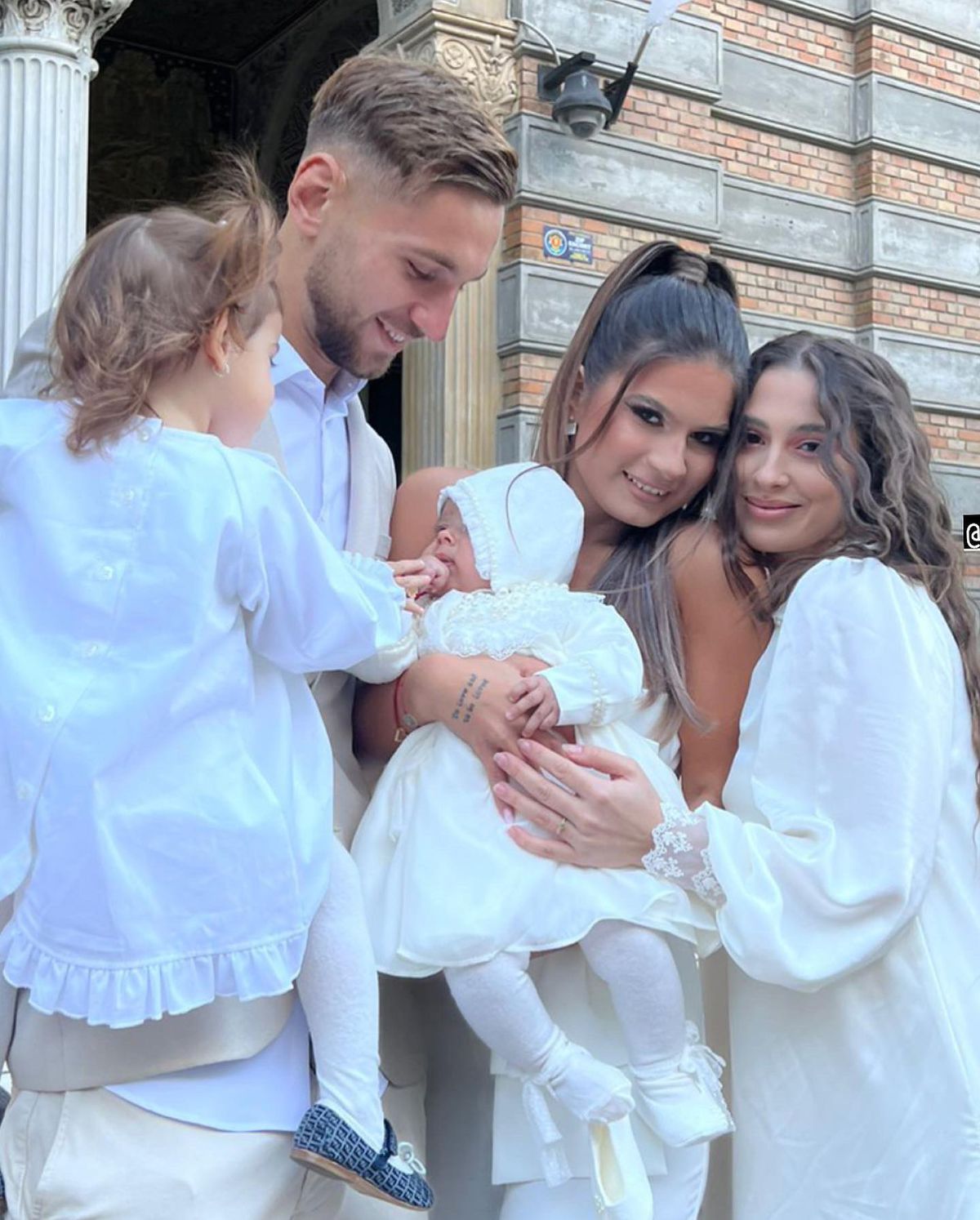 Petrecere în vremea Mondialului: Florinel Coman și Ioana și-au botezat fetița cu nume „pur” » Denis și Vanessa Drăguș au fost nași