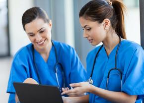 Evoluția uniformelor medicale de-a lungul timpului
