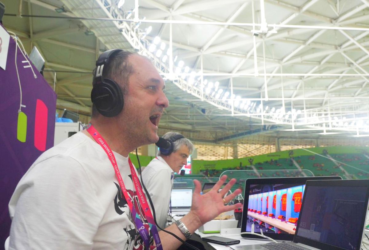 Ce l-a impresionat și ce l-a șocat la Mondial pe Emil Hossu-Longin: „Merită toți banii!” » Reportaj GSP pe stadion, la postul lui de comentator TVR