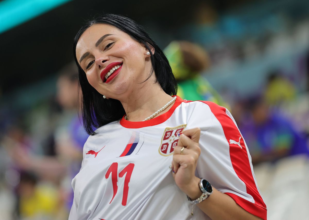 Duelul frumuseților din Qatar » Fanele Braziliei și Serbiei s-au înfruntat pe Lusail