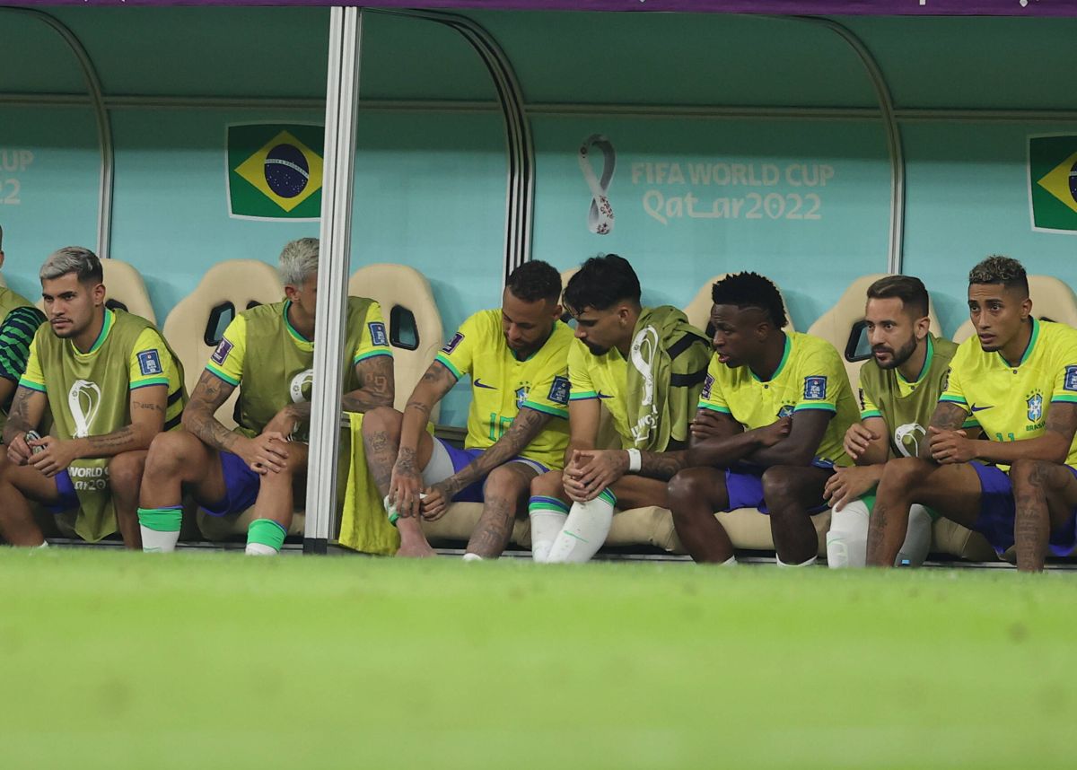 Brazilia e în alertă: Neymar, în lacrimi pe bancă! A părăsit terenul și a acuzat dureri, după ce a fost „vânat” de sârbi