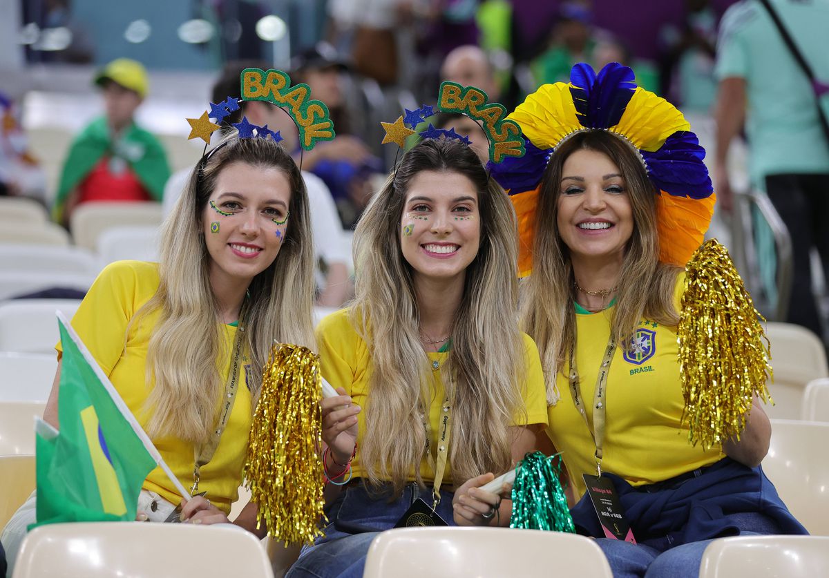 Duelul frumuseților din Qatar » Fanele Braziliei și Serbiei s-au înfruntat pe Lusail