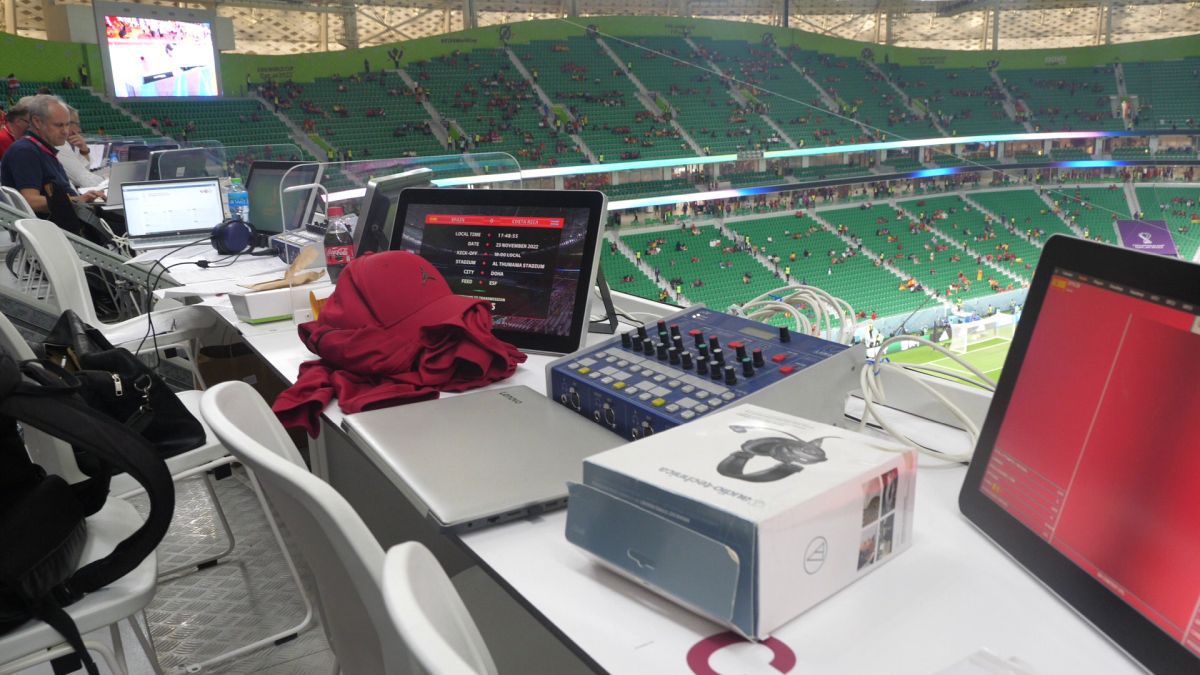 Ce l-a impresionat și ce l-a șocat la Mondial pe Emil Hossu-Longin: „Merită toți banii!” » Reportaj GSP pe stadion, la postul lui de comentator TVR