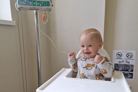 Licitația caritabilă pentru tricourile dinamoviștilor continuă » Fiul de 9 luni al lui Casian Miclăuș are nevoie de ajutor: „În primă fază au crezut că s-a lovit prin casă”