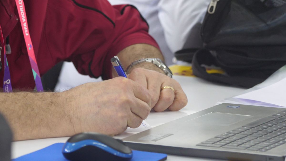 Ce l-a impresionat și ce l-a șocat la Mondial pe Emil Hossu-Longin: „Merită toți banii!” » Reportaj GSP pe stadion, la postul lui de comentator TVR