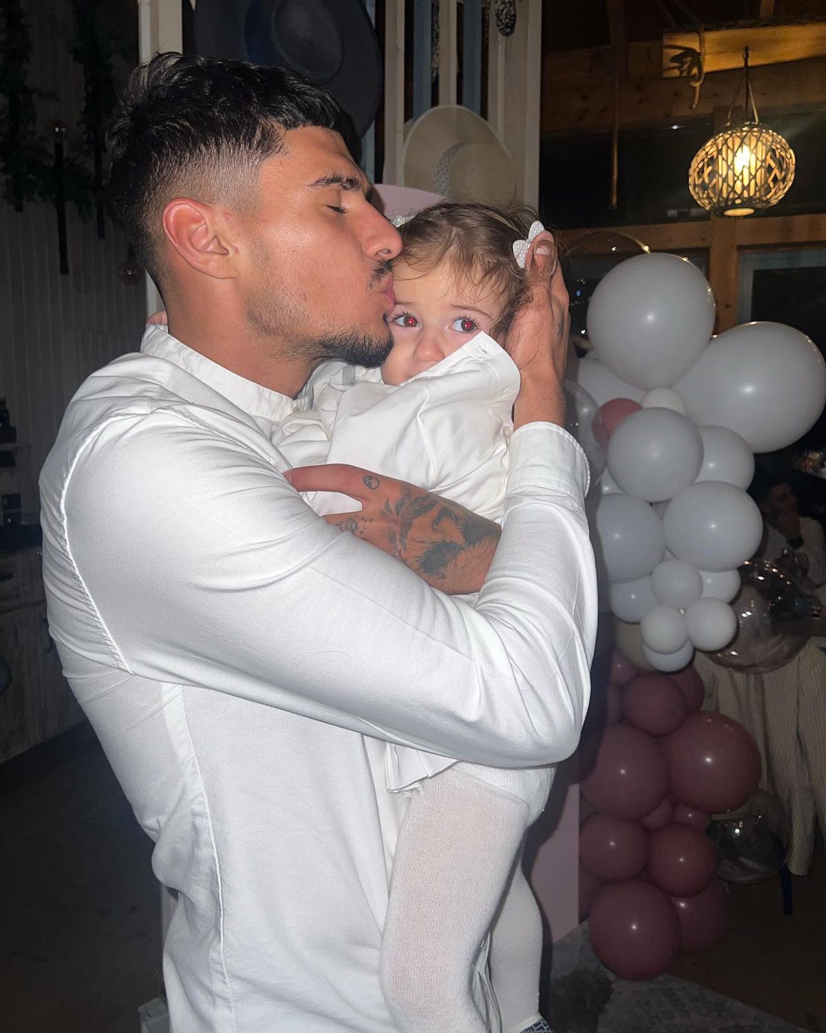 Petrecere în vremea Mondialului: Florinel Coman și Ioana și-au botezat fetița cu nume „pur” » Denis și Vanessa Drăguș au fost nași