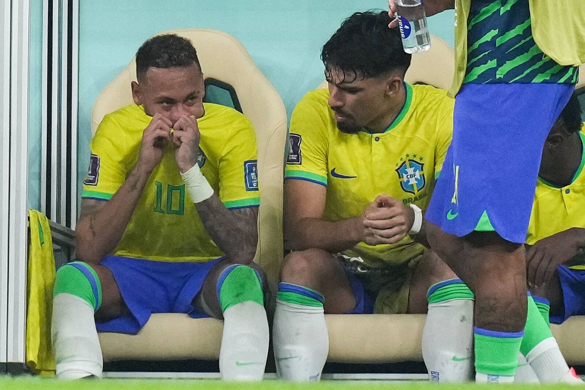 Brazilia e în alertă: Neymar, în lacrimi pe bancă! A părăsit terenul și a acuzat dureri, după ce a fost „vânat” de sârbi