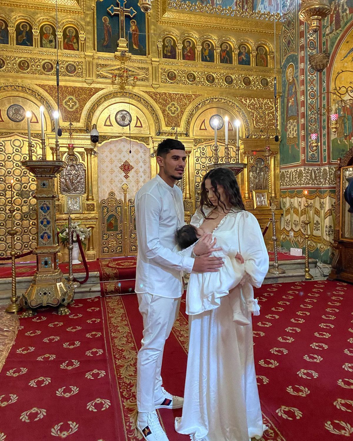 Petrecere în vremea Mondialului: Florinel Coman și Ioana și-au botezat fetița cu nume „pur” » Denis și Vanessa Drăguș au fost nași