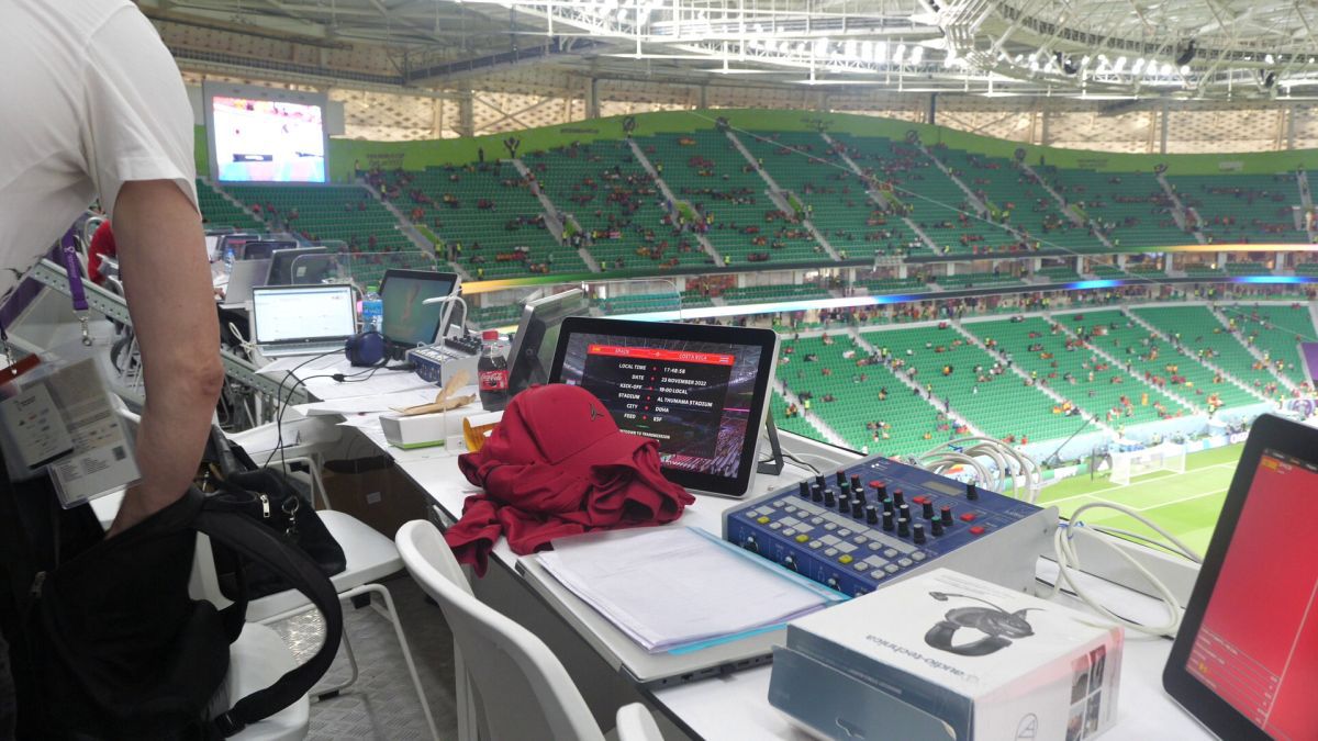 Ce l-a impresionat și ce l-a șocat la Mondial pe Emil Hossu-Longin: „Merită toți banii!” » Reportaj GSP pe stadion, la postul lui de comentator TVR