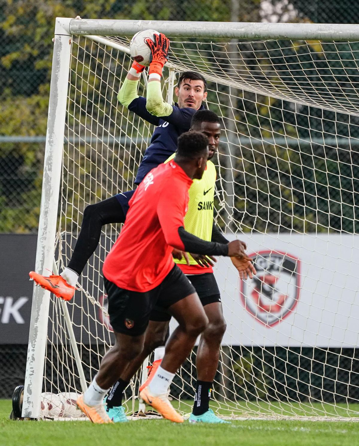 Cum i-a primit Șumudică pe Drăguș și Niță, după calificarea la Euro 2024 » Surpriză în cantonament, chiar sub ochii șefilor lui Gaziantep