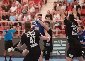 Derby cu gândul la Europa » Dinamo București și CSM Constanța, meci infernal