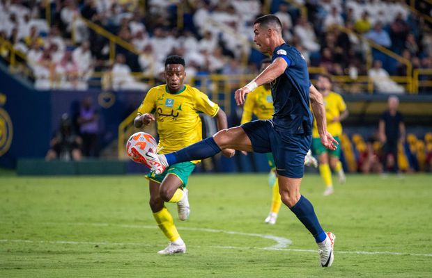 Cristiano Ronaldo s-a distrat cu echipa lui Burcă și Tănase » Două goluri fabuloase: șut din unghi imposibil + lob de senzație