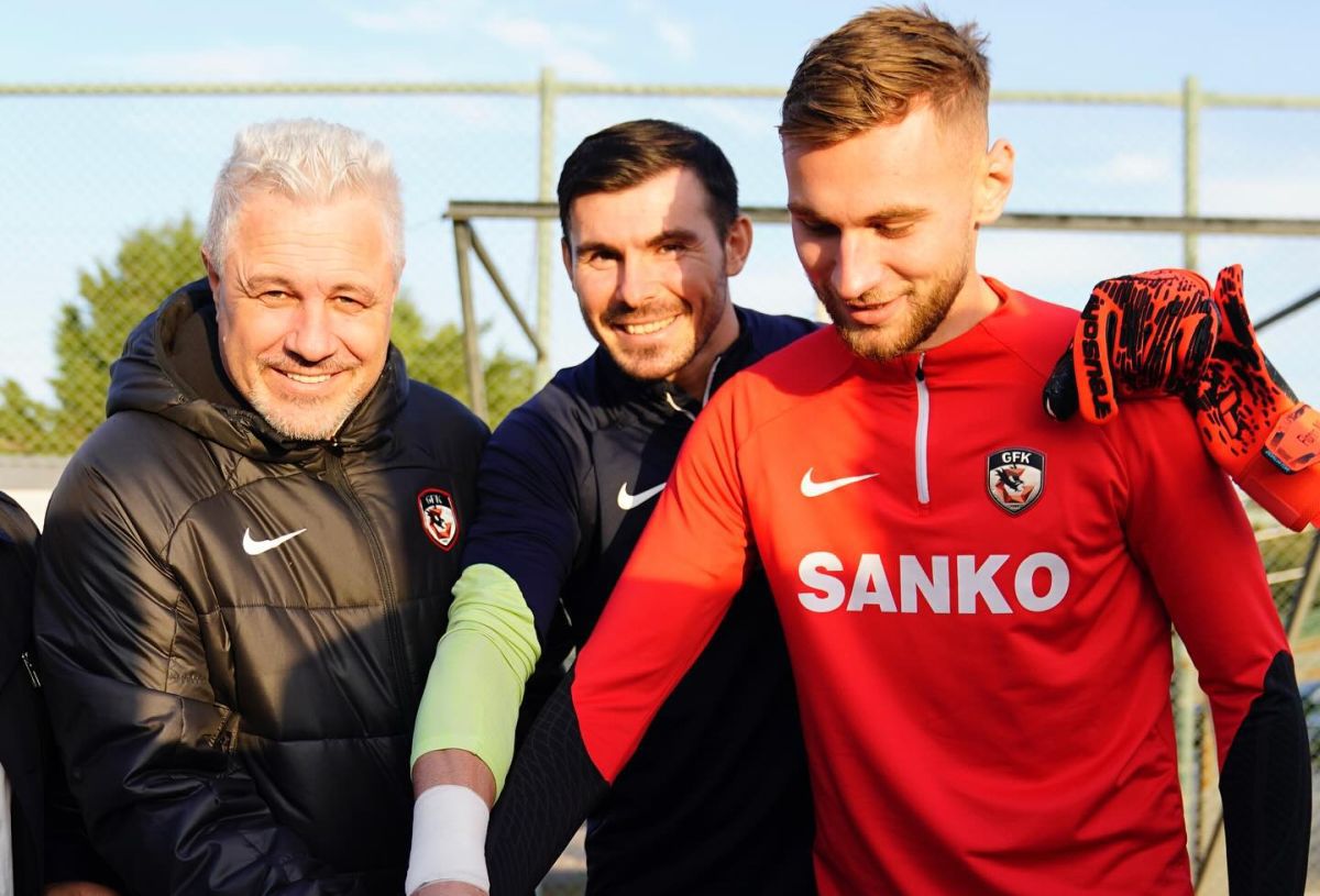 Cum i-a primit Șumudică pe Drăguș și Niță, după calificarea la Euro 2024 » Surpriză în cantonament, chiar sub ochii șefilor lui Gaziantep