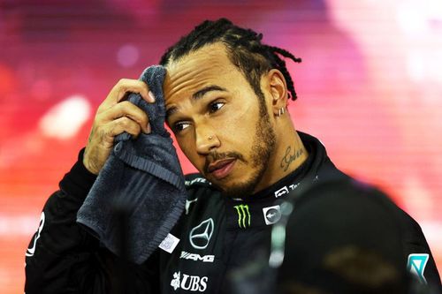 Lewis Hamilton (38 de ani) a negat informația conform căreia ar urma să renunțe la Mercedes pentru a semna cu Red Bull.