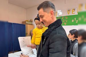 Florin Gardoș, postare virală de la secția de votare: „N-OR DISpărea hoții...”