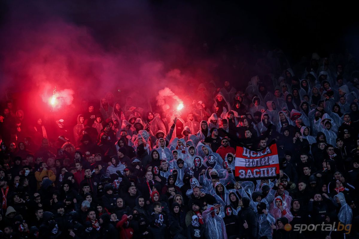 Scenografie cu Lăcătuș la derby-ul din Bulgaria » Cum a fost posibil: ultrașii Stelei, deplasare masivă