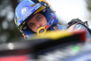 Thierry Neuville a devenit, în premieră, campion mondial la raliuri » Accidentul colegului său de la Hyundai a fost decisiv