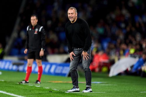 Hansi Flick, nervos, pe margine. Foto: GettyImages