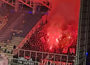 Suporterii Petrolului și ai lui Dinamo s-au întrecut în scenografii » Jandarmii au urcat în tribune!
