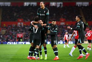 Liverpool a câștigat „thriller”-ul de pe St. Mary cu Southampton și s-a distanțat în fruntea clasamentului din Premier League