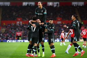 Liverpool câștigă „thriller”-ul de pe St. Mary cu Southampton și se distanțează în fruntea clasamentului din Premier League