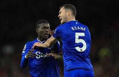 Scene șocante în eșecul lui Manchester United cu Everton » Cartonaș roșu pentru o palmă dată propriului coechipier!