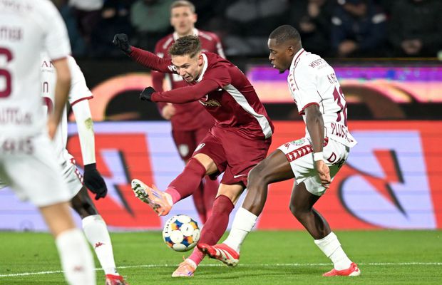 Iată echipa care l-a urmărit pe Louis Munteanu în CFR Cluj - Rapid! Antrenorul a fost în tribune