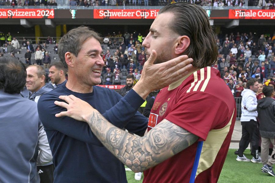 Iată echipa care l-a urmărit pe Louis Munteanu în CFR Cluj - Rapid! Antrenorul a fost în tribune