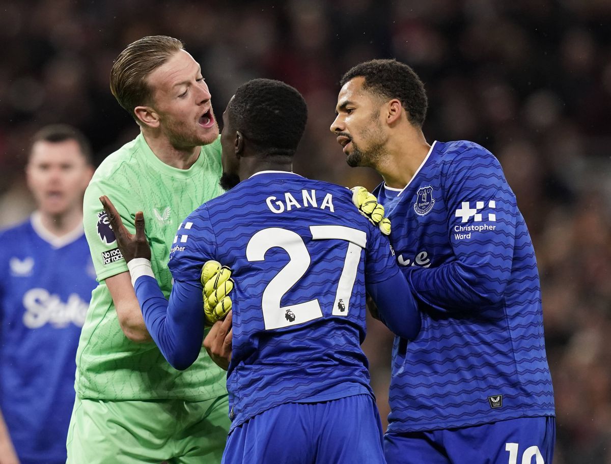 Scene șocante în eșecul lui Manchester United cu Everton » Cartonaș roșu pentru o palmă dată propriului coechipier!