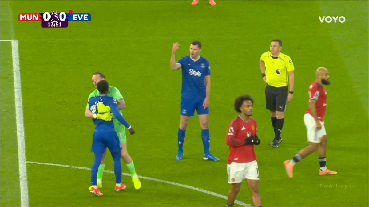 Scene șocante în eșecul lui Manchester United cu Everton » Cartonaș roșu pentru o palmă dată propriului coechipier!