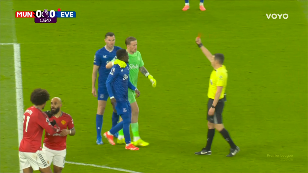 Scene șocante în eșecul lui Manchester United cu Everton » Cartonaș roșu pentru o palmă dată propriului coechipier!