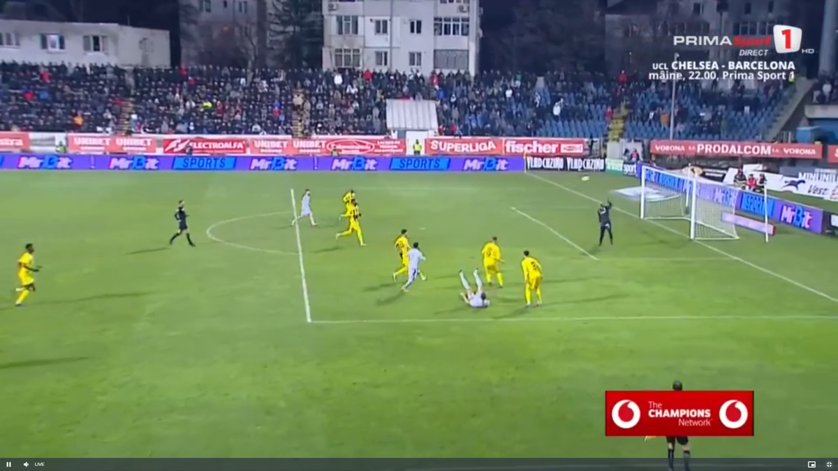 Voleu senzațional în Botoșani - Dinamo » Portarul a sărit degeaba