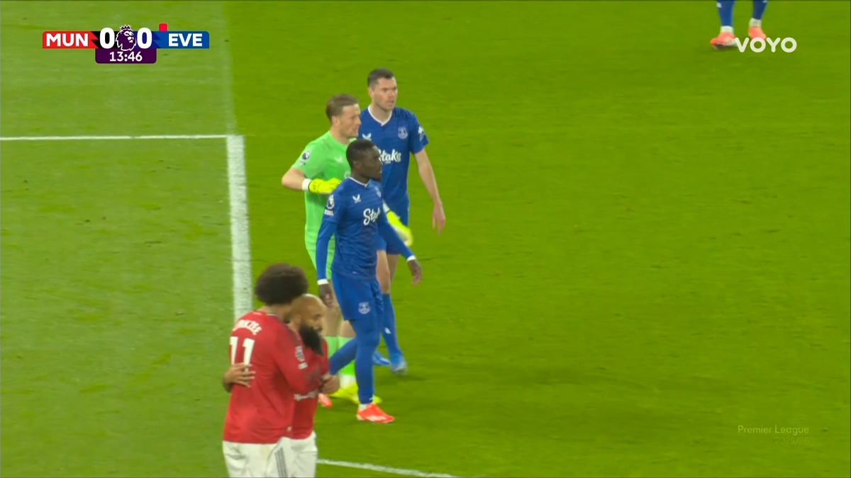 Scene șocante în eșecul lui Manchester United cu Everton » Cartonaș roșu pentru o palmă dată propriului coechipier!