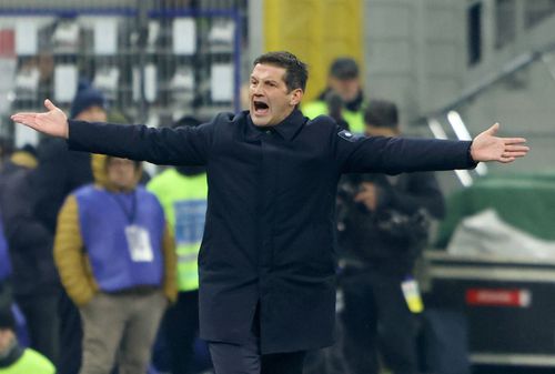 Cristi Chivu s-a agitat mult pe margine, contra lui AC Milan / Foto: Imago