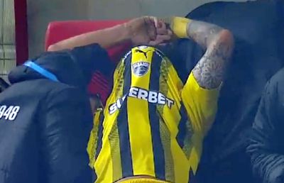 Încă o lovitură pentru Dinamo! S-a accidentat la Botoșani și a urlat de durere