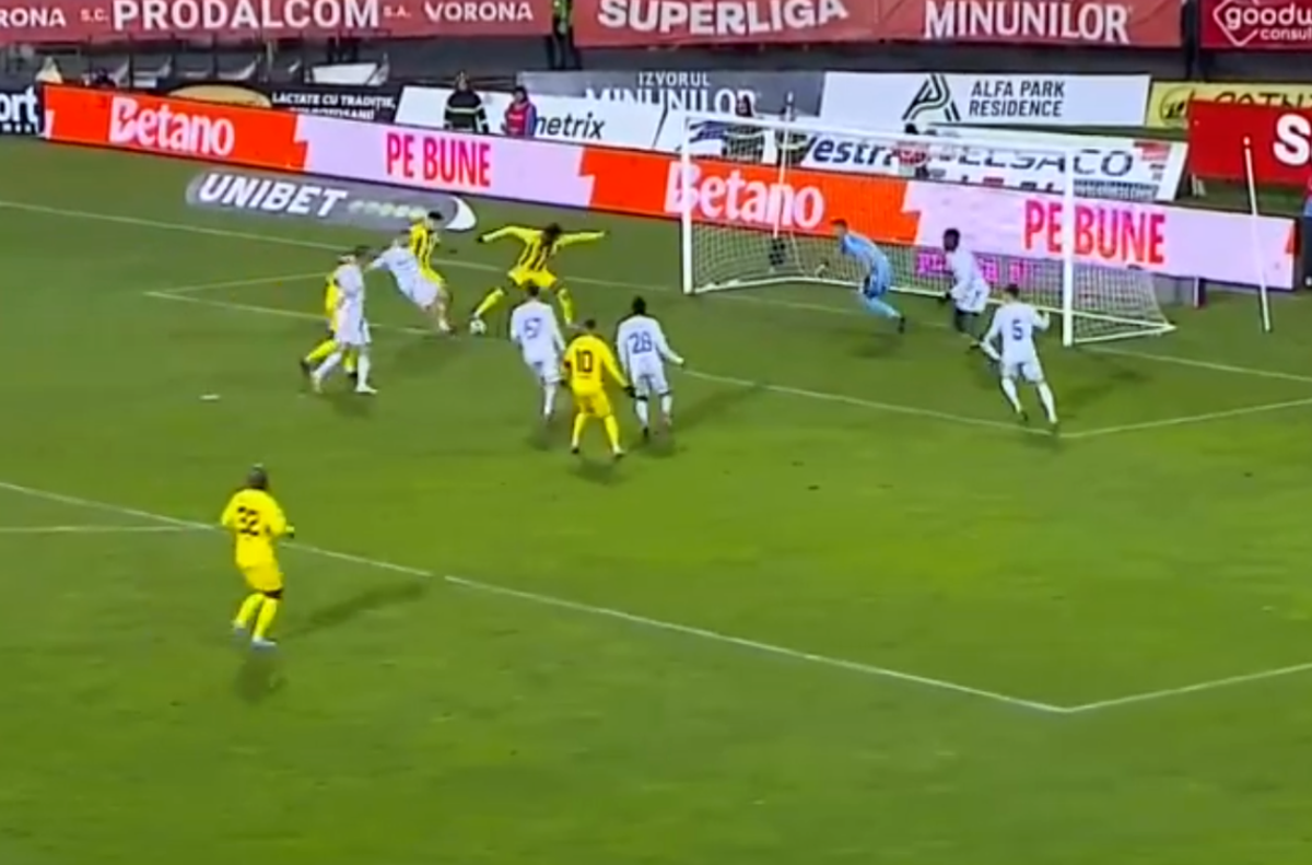 L-a exasperat pe Zeljko Kopic în Botoșani - Dinamo » S-a făcut de râs de două ori în 4 minute