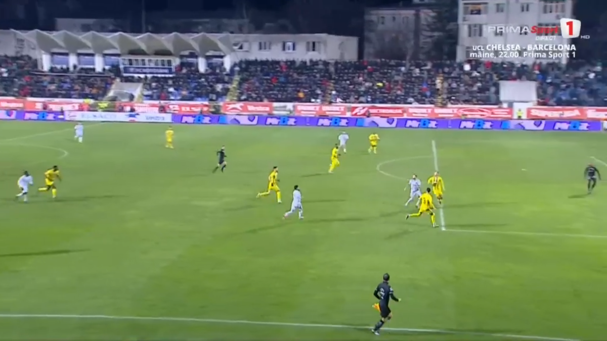 Voleu senzațional în Botoșani - Dinamo » Portarul a sărit degeaba