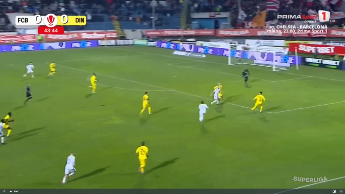 Voleu senzațional în Botoșani - Dinamo » Portarul a sărit degeaba