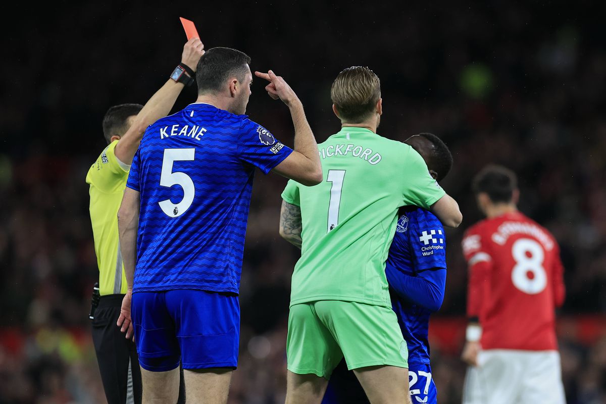 Scene șocante în eșecul lui Manchester United cu Everton » Cartonaș roșu pentru o palmă dată propriului coechipier!