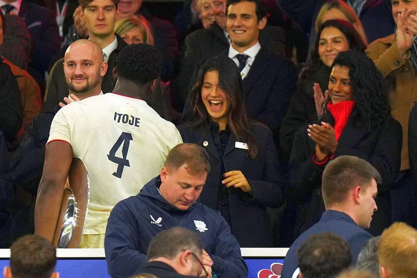 Emma Răducanu, cu Jack Coman în spatele ei / foto: Imago