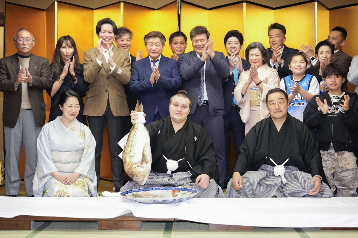 Ucraineanul Aonishiki scrie istorie în competițiile de sumo din Japonia