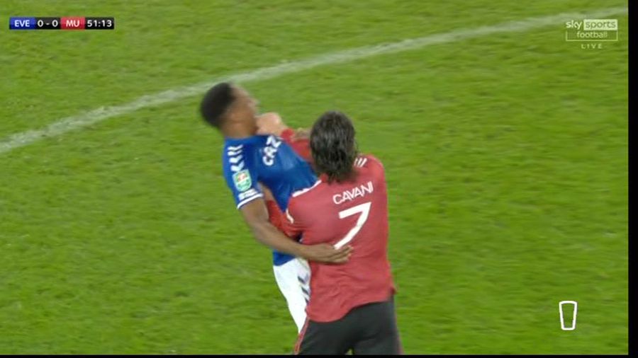Fază controversată la partida dintre Everton și Manchester United! Edinson Cavani, protagonistul unui gest nesportiv