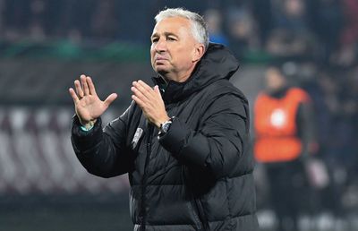 Un dublu campion cu Manchester City e sigur în privința lui Dan Petrescu: „Poate face față liniștit în Premier League”